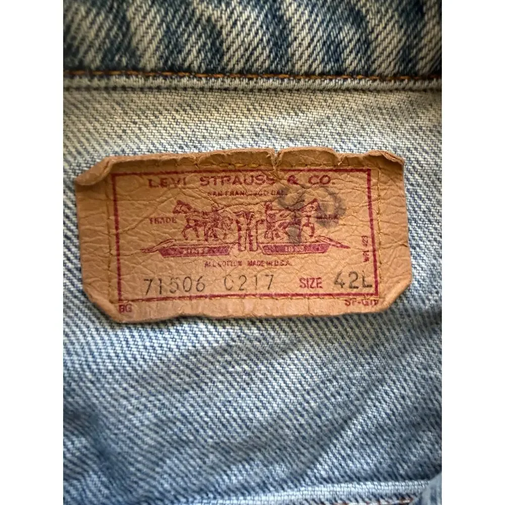 Vintage Levi's Jean Jacket 42L Blue Denim Trucker Button Up USA 90s 71506-0217